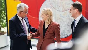 Ministerin mit Landrat und Oberbürgermeister