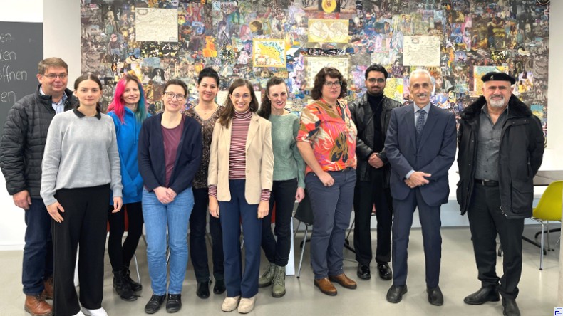 Bild: food.net:z Eine Gruppe von Menschen lächelt in die Kamera.