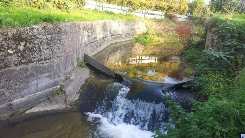 Leimbachabsturz in Nußloch (Blick in Fließrichtung) im Bereich der Massengasse