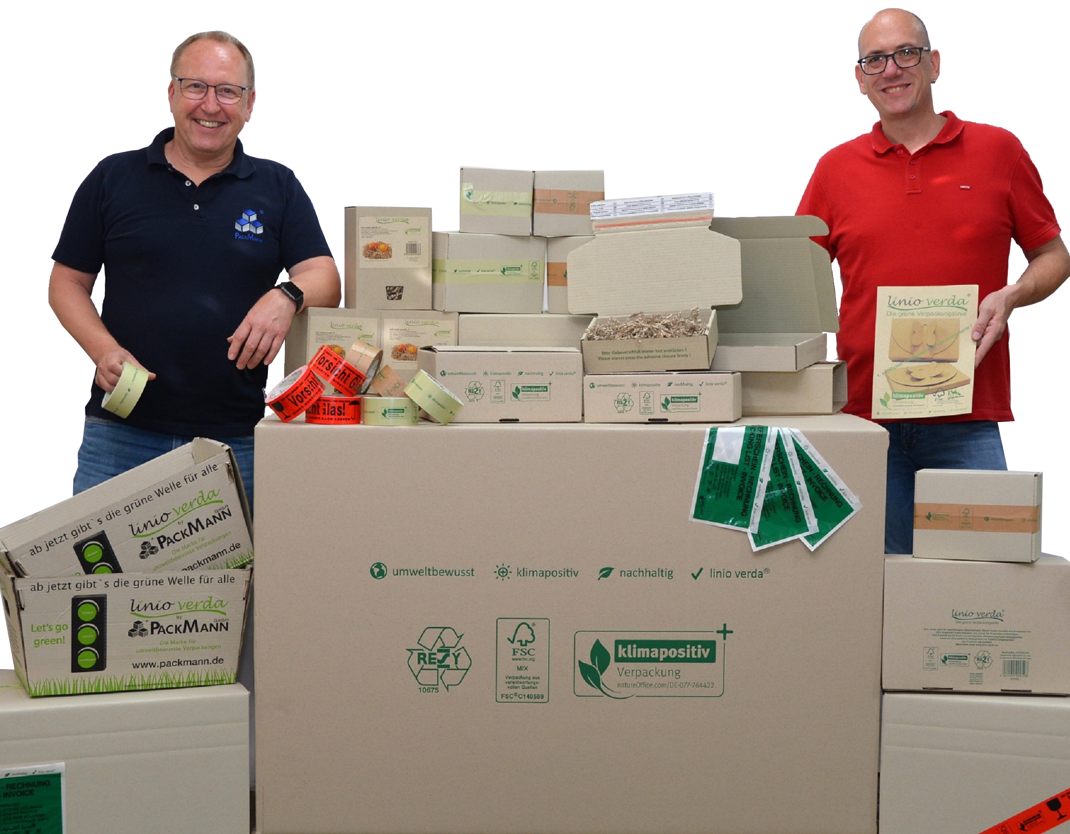 Frank Westermann (l.) und Volker Thorn (r.), die Geschäftsführer der Packmann GmbH, sind stolz auf ihre klimapositive Verpackungslinie.