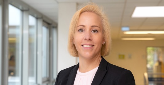 Porträtfoto von Frau Kuss