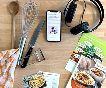 Küchenutensilien auf einem Tisch