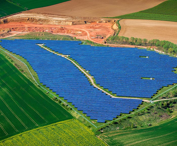 Luftbild eines Solarparks