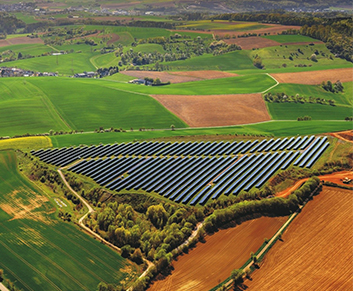 Luftbild eines Solarparks