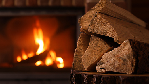 Loderndes Kaminfeuer