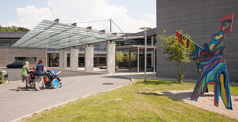 Blick auf den Eingang der Martinsschule Ladenburg