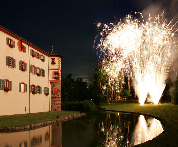Feuerwerk vor dem Schloss Eichtersheim