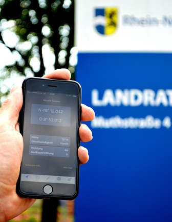 Hand hält Smartphone