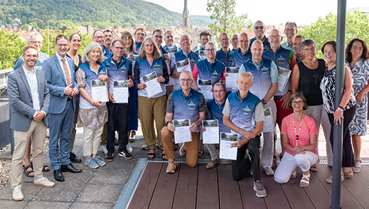 Gruppenbild der neuen RadGuides mit Landrat Manuel Just