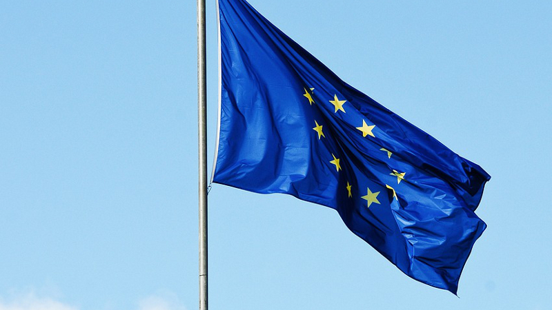 Wehende EU-Flagge